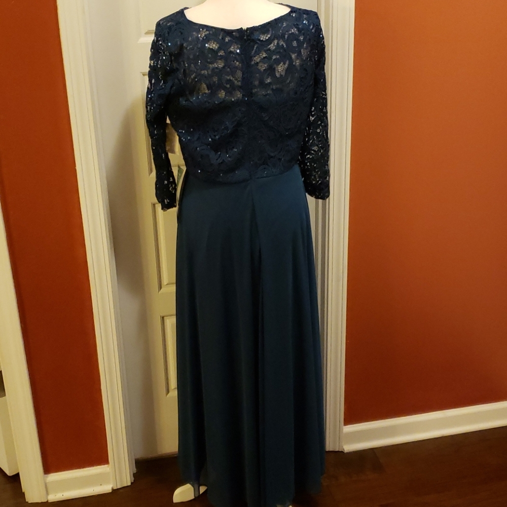 Gown - Picture 2 of 4